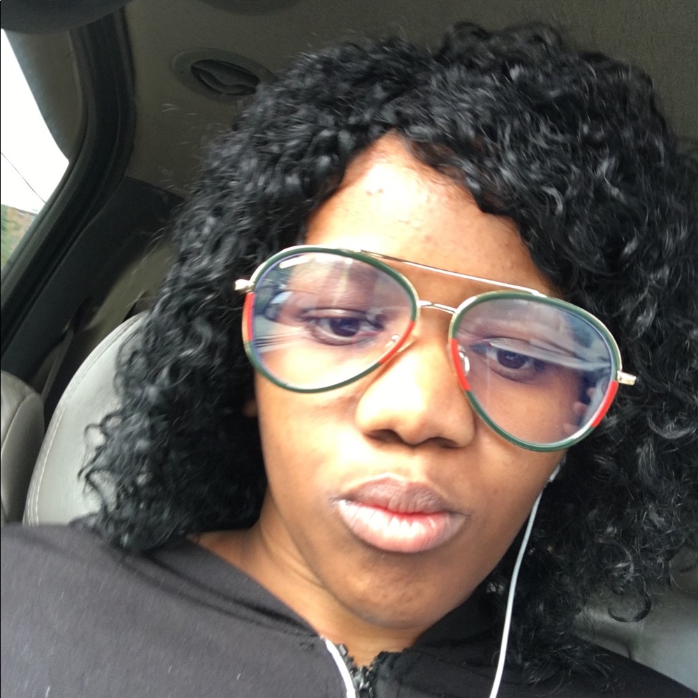 Meet your Posher, Iesha